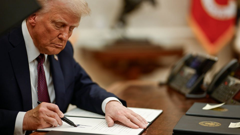 Трамп ввел пошлины в 10% для всех стран после поражения в Верховном суде