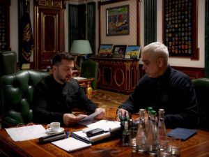 «Служили не Украине»: Зеленский поручил Покладу провести чистку СБУ