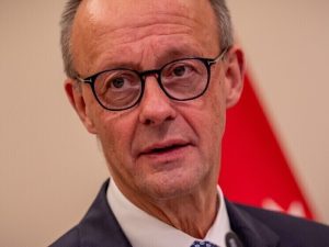 Канцлер ФРГ объяснил мотивы своей покорности на встрече с Трампом