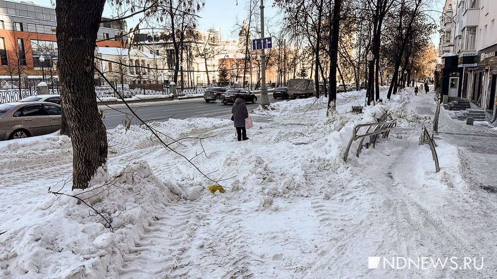 Паслер поручил мэрам проконтролировать очистку от снега крыш и дворов