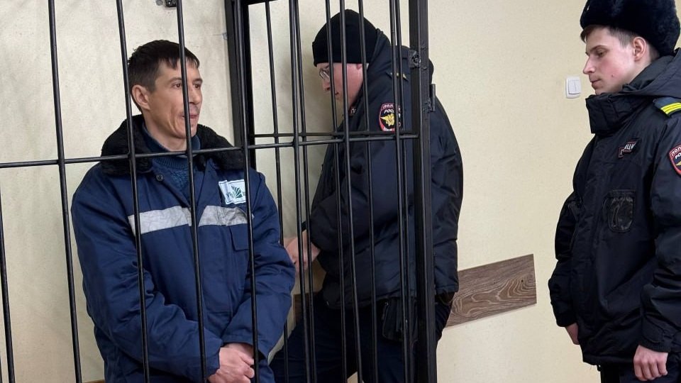 Бывший муж, обвиняемый в убийстве матери шести детей, расплакался и попросился на ее похороны