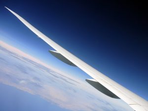 Группа из 16 школьников не может вернуться в Россию из ОАЭ в разгар ракетных атак