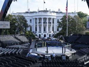 На 80-летие Трампа у Белого дома устроили необычное празднование