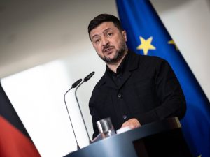 Евродепутаты убеждены, что Зеленский не заслуживает Европейского ордена за заслуги