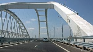 Крымский мост в четвертый раз за день закрыли для автомобилей
