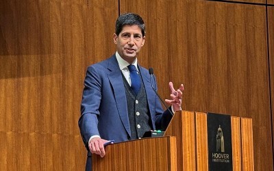 Готовы вы или нет, но Кевин Уорш уже на подходе