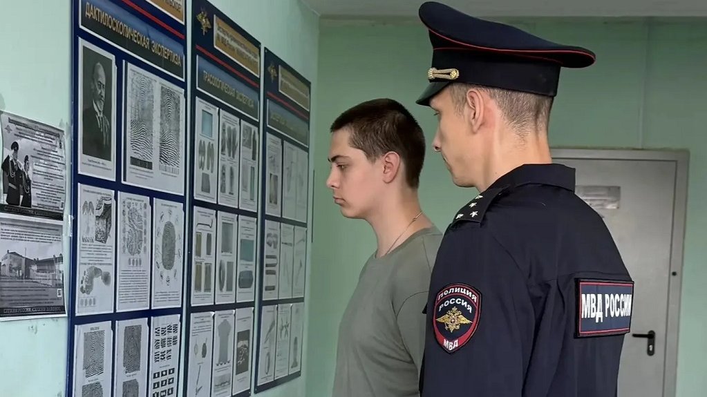 Полиция задержала студента, который покупал пиццу, представляясь Гитлером