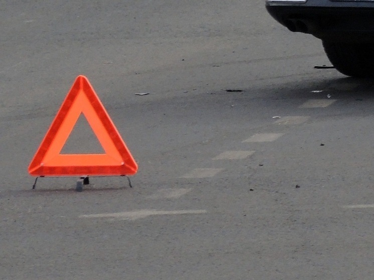 Грузовик выехал на полосу встречного движения, погибли два человека