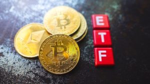 Биткойн-ETF начали неделю с оттока средств в размере 64 млн долларов, в то время как в эфир-ETF поступили новые средства в размере 23 млн долларов