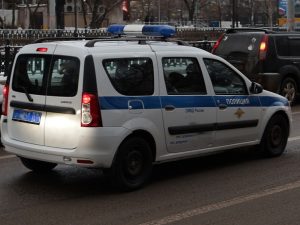 Курьер напал на консьержку в ЖК в российском городе