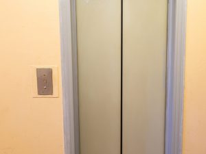 Трое рабочих пострадали при пожаре на лифтостроительном заводе в Щербинке