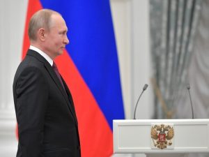 Путин присвоил звание Героя России Пескову