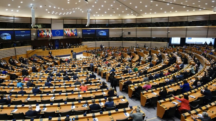 Проект «цифрового евро» продвигается вперёд: Европарламент открывает путь для ключевых межведомственных переговоров