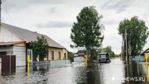 На Урале остаются затопленными 557 жилых домов и 3156 огородов