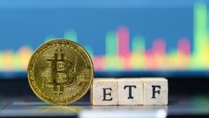 По данным DWF Labs, биткоин-ETF впервые зафиксировали отрицательные результаты за полугодие с оттоком средств в размере 5,4 млрд долларов