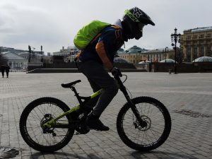 В Москве подросток на велосипеде сбил годовалую девочку и скрылся