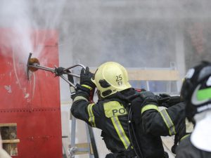 Пожар охватил огромную площадь на мусорном полигоне в Хабаровском крае