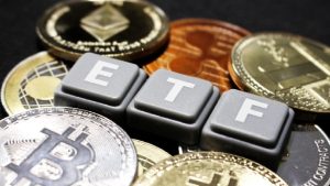Инвесторы вложили 79 млн долларов в биткоин-ETF, в то время как фонды, инвестирующие в эфир, потеряли 28 млн долларов
