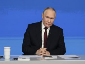 Путин назвал железные дороги стратегической опорой страны