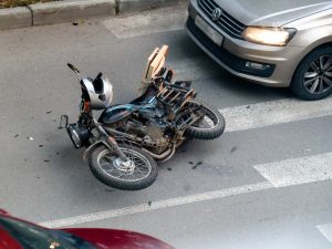 В Кемерово несовершеннолетний водитель без прав разбился на мотоцикле